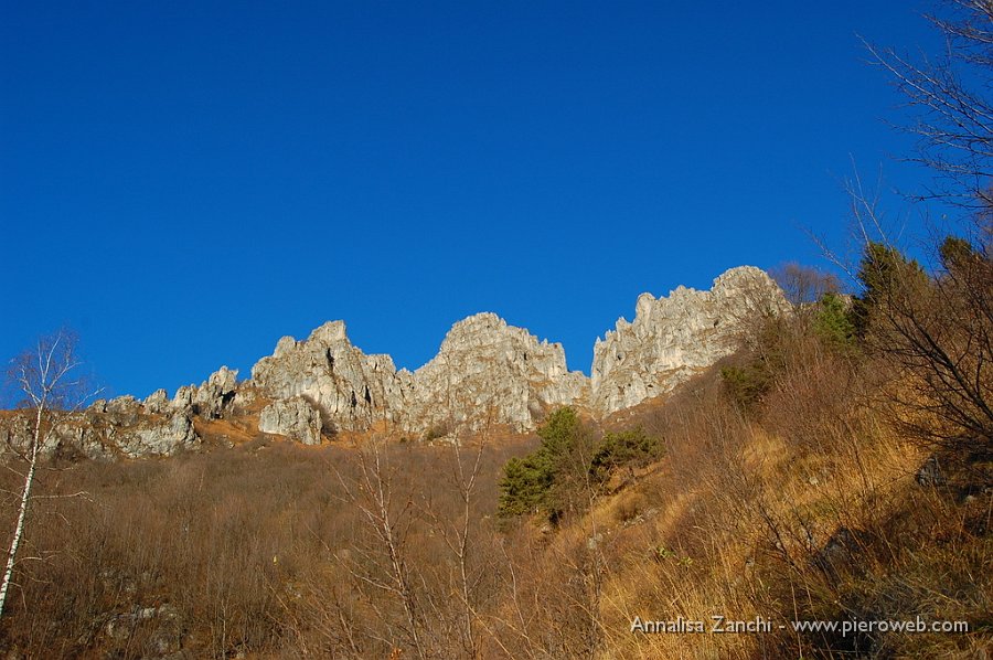 01 Salendo verso il Cancervo.JPG